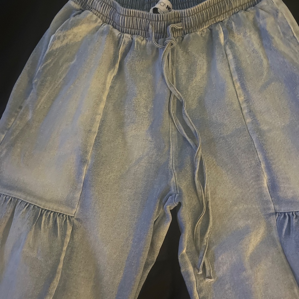 Oversized Denim - Picture 2 of 3